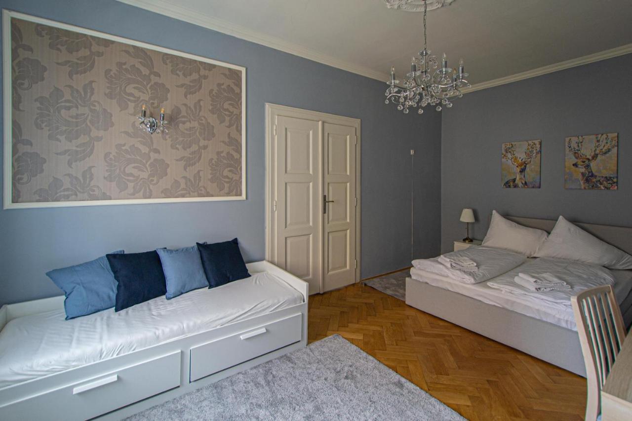 Luxury Central 150M2 Apartment On Wencelas Square With Private Garage Πράγα Εξωτερικό φωτογραφία