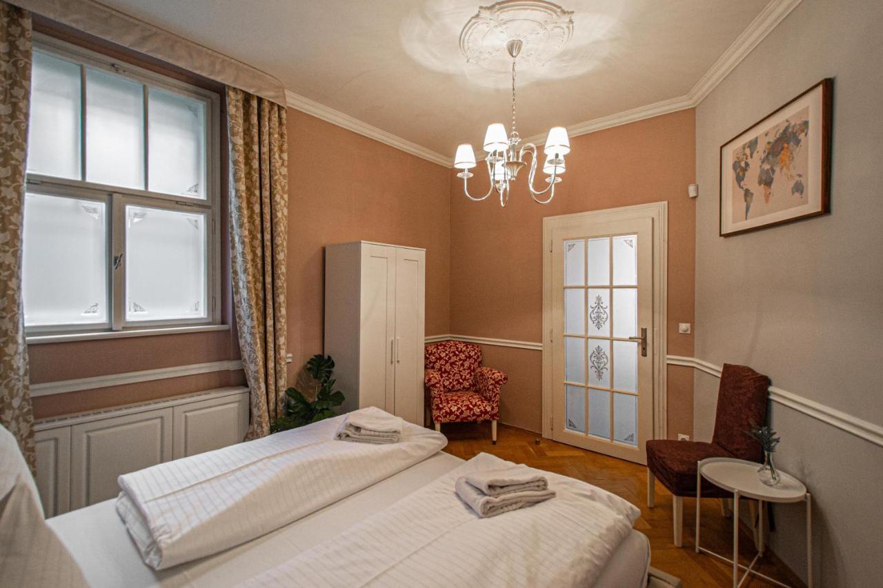 Luxury Central 150M2 Apartment On Wencelas Square With Private Garage Πράγα Εξωτερικό φωτογραφία