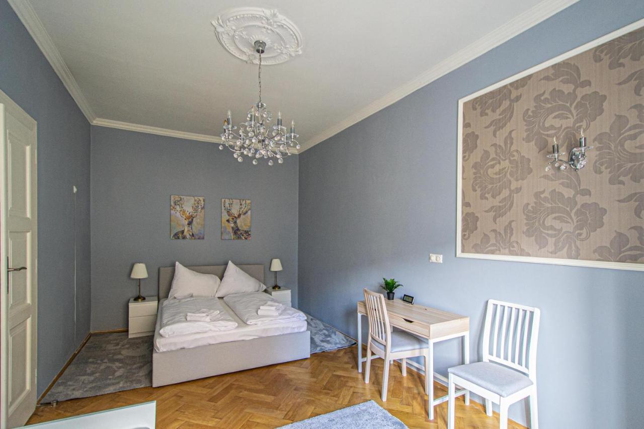 Luxury Central 150M2 Apartment On Wencelas Square With Private Garage Πράγα Εξωτερικό φωτογραφία