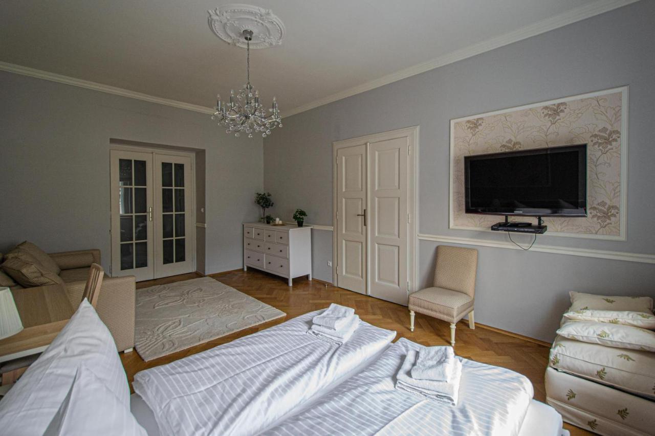 Luxury Central 150M2 Apartment On Wencelas Square With Private Garage Πράγα Εξωτερικό φωτογραφία