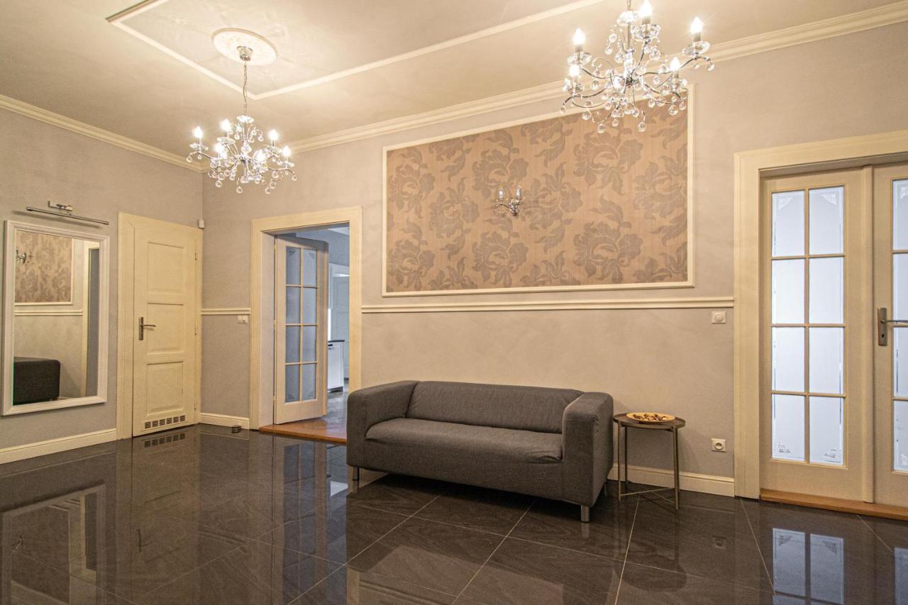 Luxury Central 150M2 Apartment On Wencelas Square With Private Garage Πράγα Εξωτερικό φωτογραφία