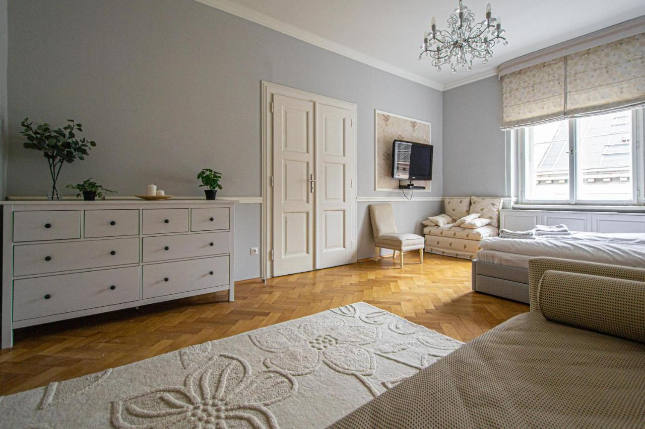 Luxury Central 150M2 Apartment On Wencelas Square With Private Garage Πράγα Εξωτερικό φωτογραφία