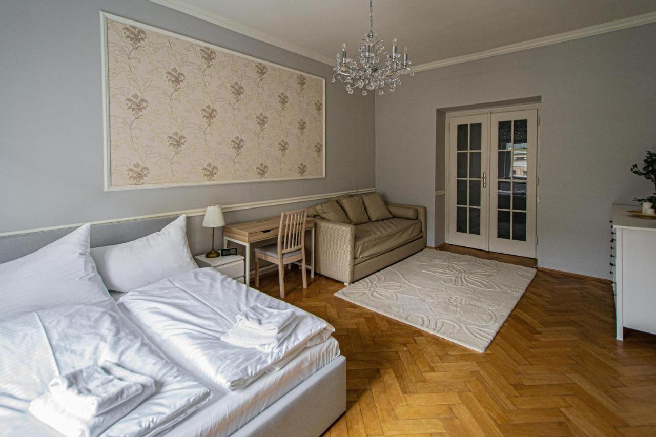 Luxury Central 150M2 Apartment On Wencelas Square With Private Garage Πράγα Εξωτερικό φωτογραφία