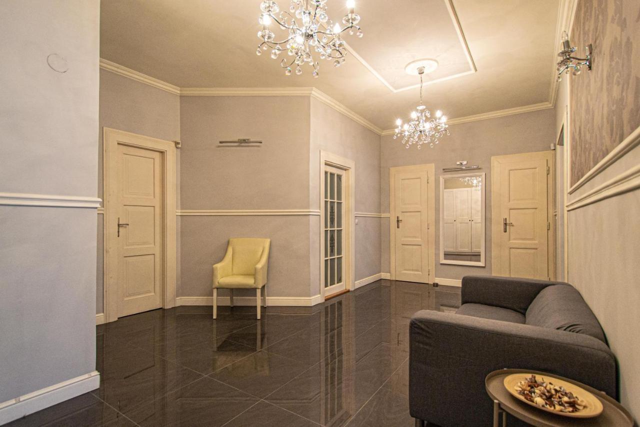 Luxury Central 150M2 Apartment On Wencelas Square With Private Garage Πράγα Εξωτερικό φωτογραφία