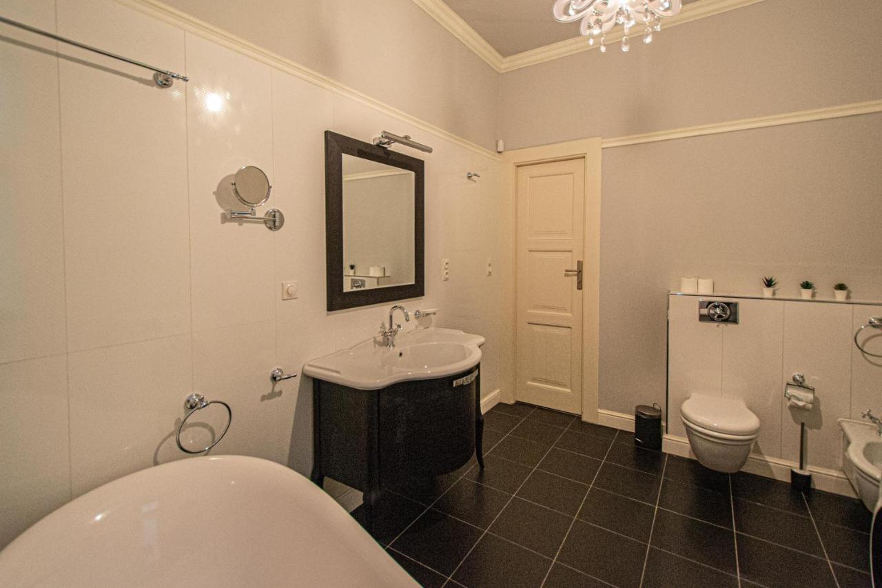 Luxury Central 150M2 Apartment On Wencelas Square With Private Garage Πράγα Εξωτερικό φωτογραφία