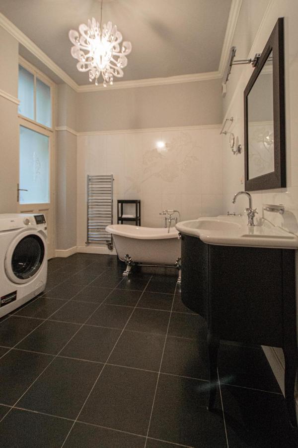 Luxury Central 150M2 Apartment On Wencelas Square With Private Garage Πράγα Εξωτερικό φωτογραφία