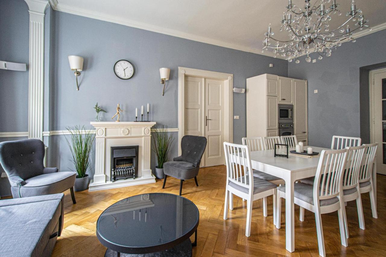 Luxury Central 150M2 Apartment On Wencelas Square With Private Garage Πράγα Εξωτερικό φωτογραφία