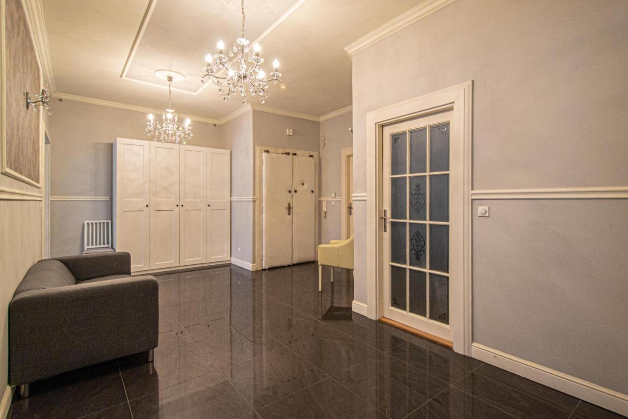 Luxury Central 150M2 Apartment On Wencelas Square With Private Garage Πράγα Εξωτερικό φωτογραφία