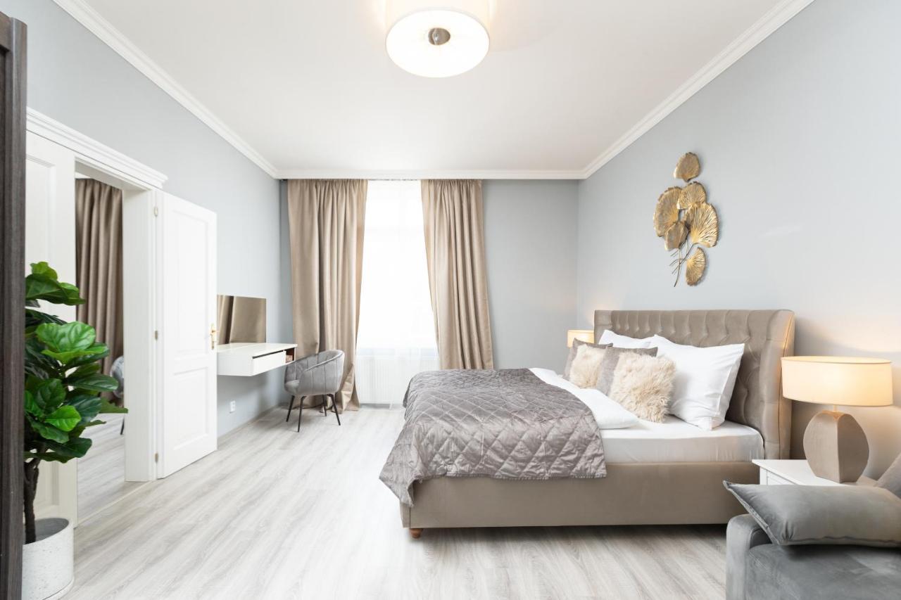 Luxury Central 150M2 Apartment On Wencelas Square With Private Garage Πράγα Εξωτερικό φωτογραφία