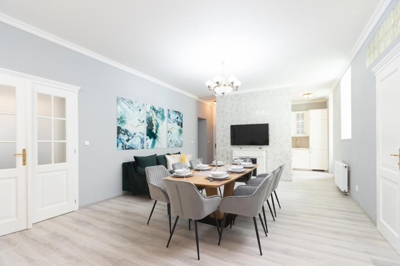 Luxury Central 150M2 Apartment On Wencelas Square With Private Garage Πράγα Εξωτερικό φωτογραφία
