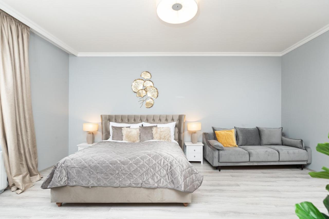 Luxury Central 150M2 Apartment On Wencelas Square With Private Garage Πράγα Εξωτερικό φωτογραφία