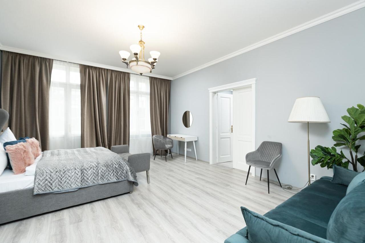 Luxury Central 150M2 Apartment On Wencelas Square With Private Garage Πράγα Εξωτερικό φωτογραφία