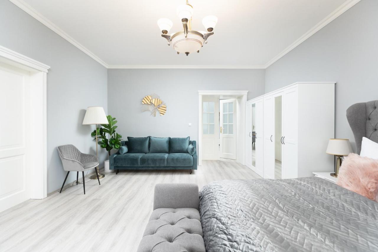 Luxury Central 150M2 Apartment On Wencelas Square With Private Garage Πράγα Εξωτερικό φωτογραφία